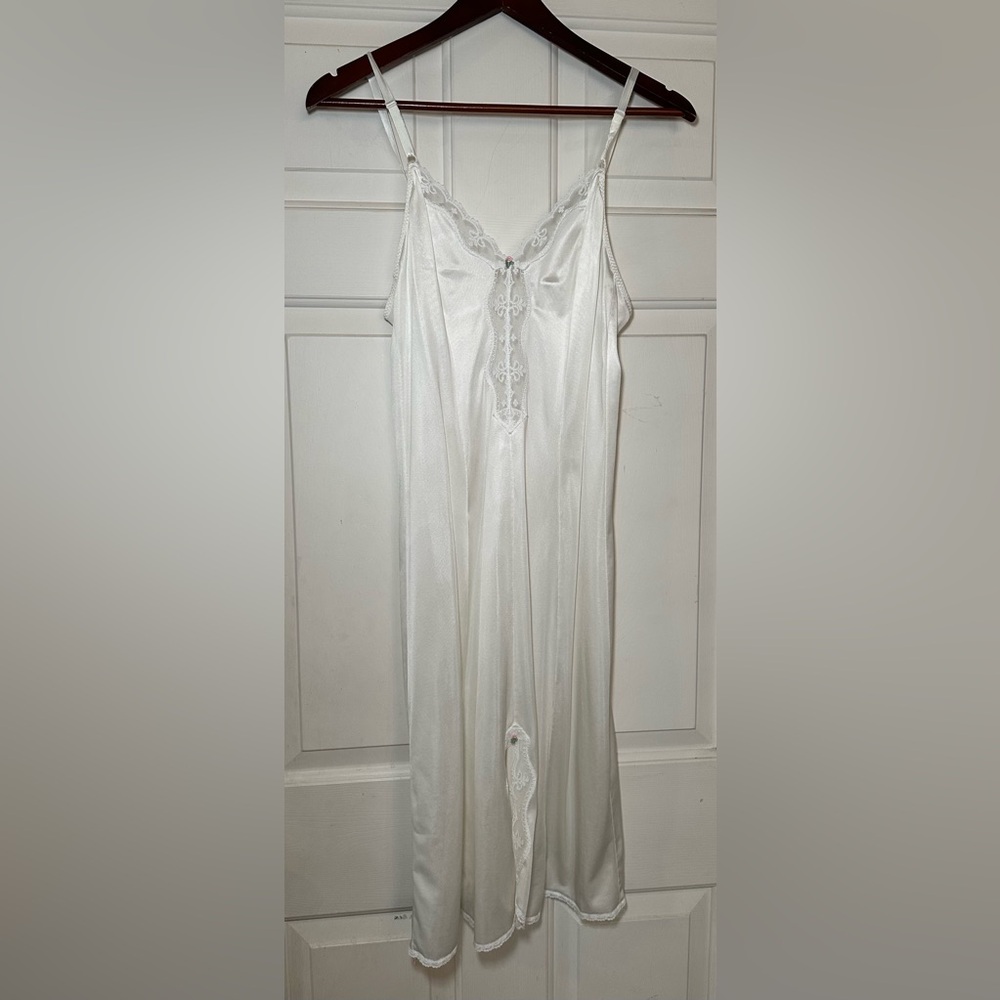 Vintage White Lace‎ Trim Slip Dress Nightgown Adjustable Straps See Measurement.